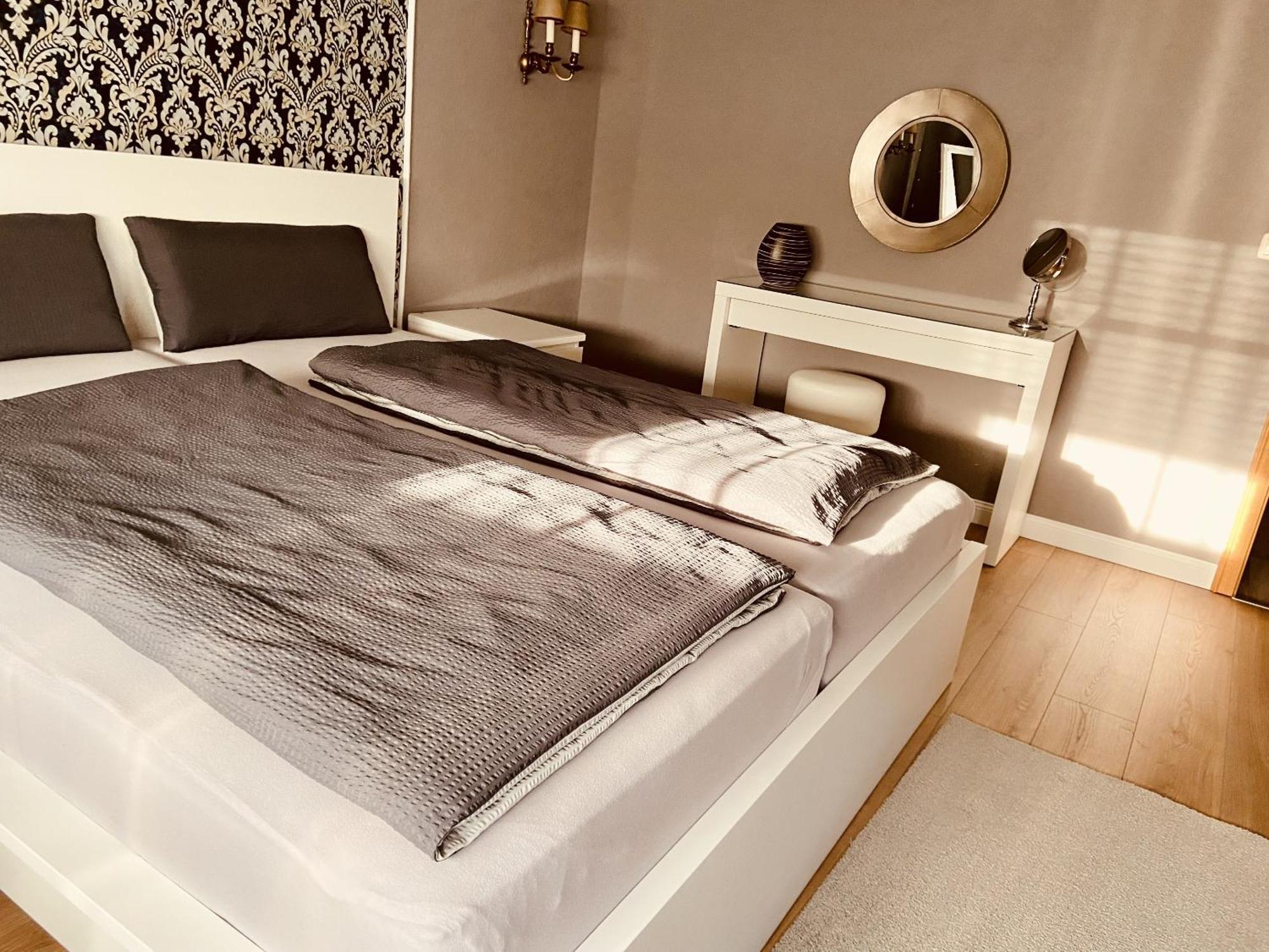 CASA REHSE - Stilvolles Apartment - 24h-Self-Check-in - kostenlos Parken&WLAN - ÖPNV 80 Meter - 55Zoll-TV Erfurt Zimmer foto